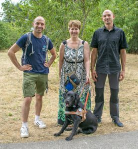 Photo Mana chien guide écouteur